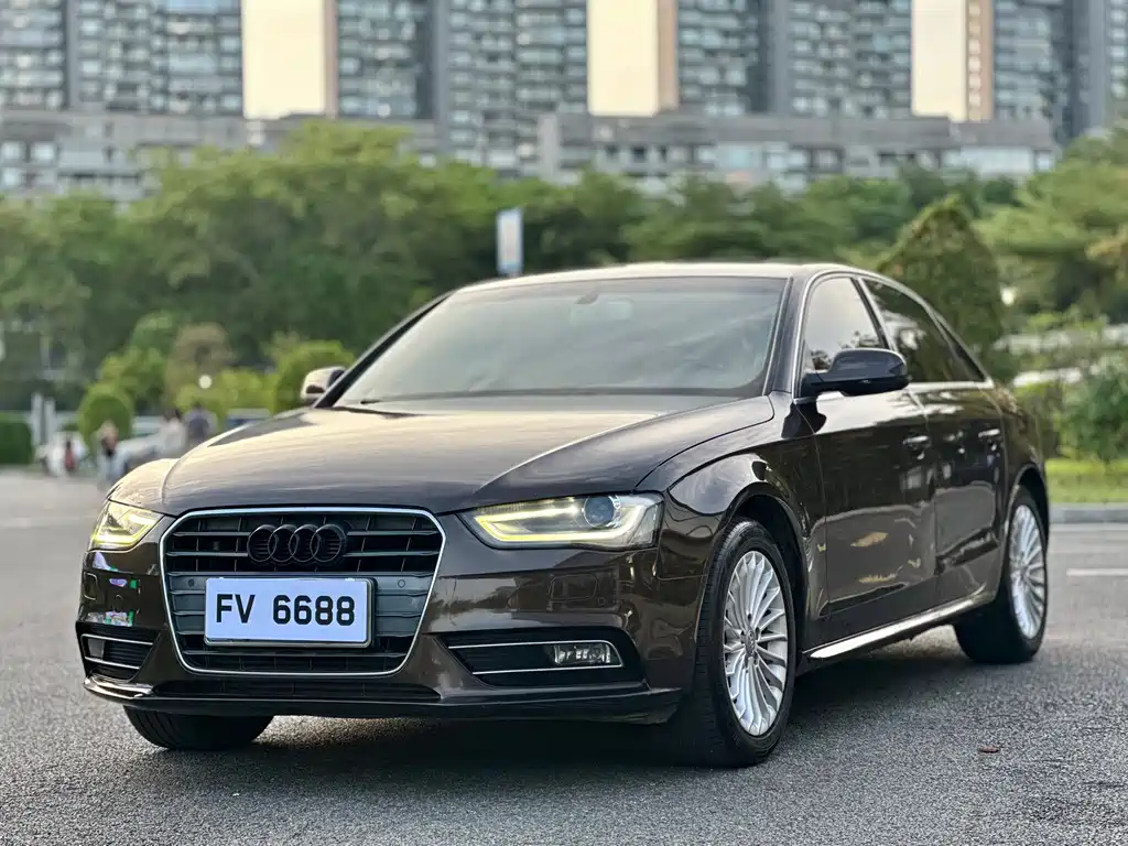 Audi A4L 2015 — фото 1
