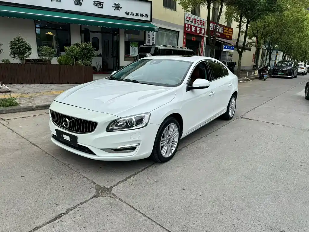 Volvo S60 2020 — фото 1