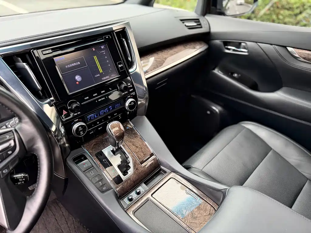 Toyota Alphard 2018 — фото 9