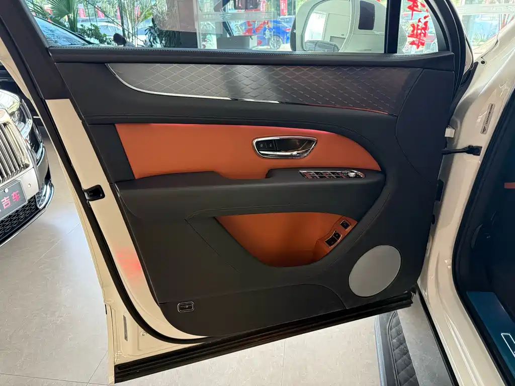 Bentley Bentayga PHEV 2021
