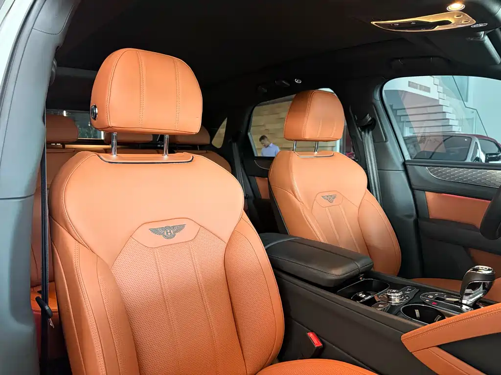 Bentley Bentayga PHEV 2021 — фото 15
