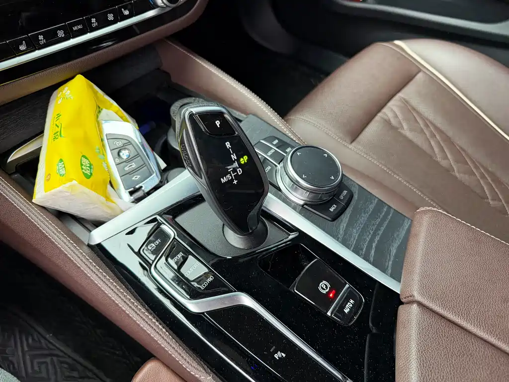 BMW 5 Series 2023 — фото 10