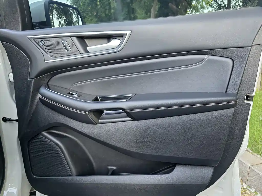 Ford Edge 2022 — фото 10