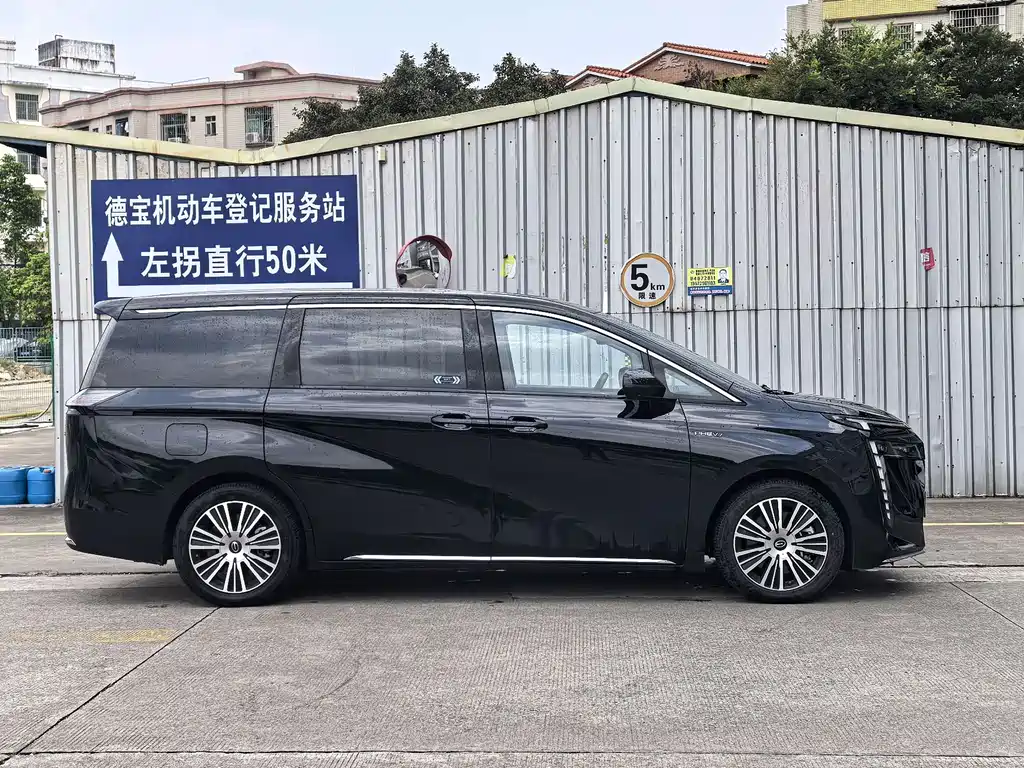 GAC Motor E8 PHEV 2024 — фото 14