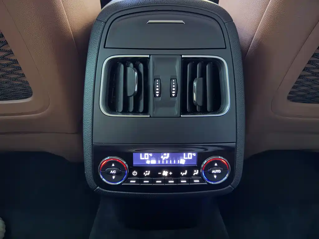 Maserati Levante 2018 — фото 14