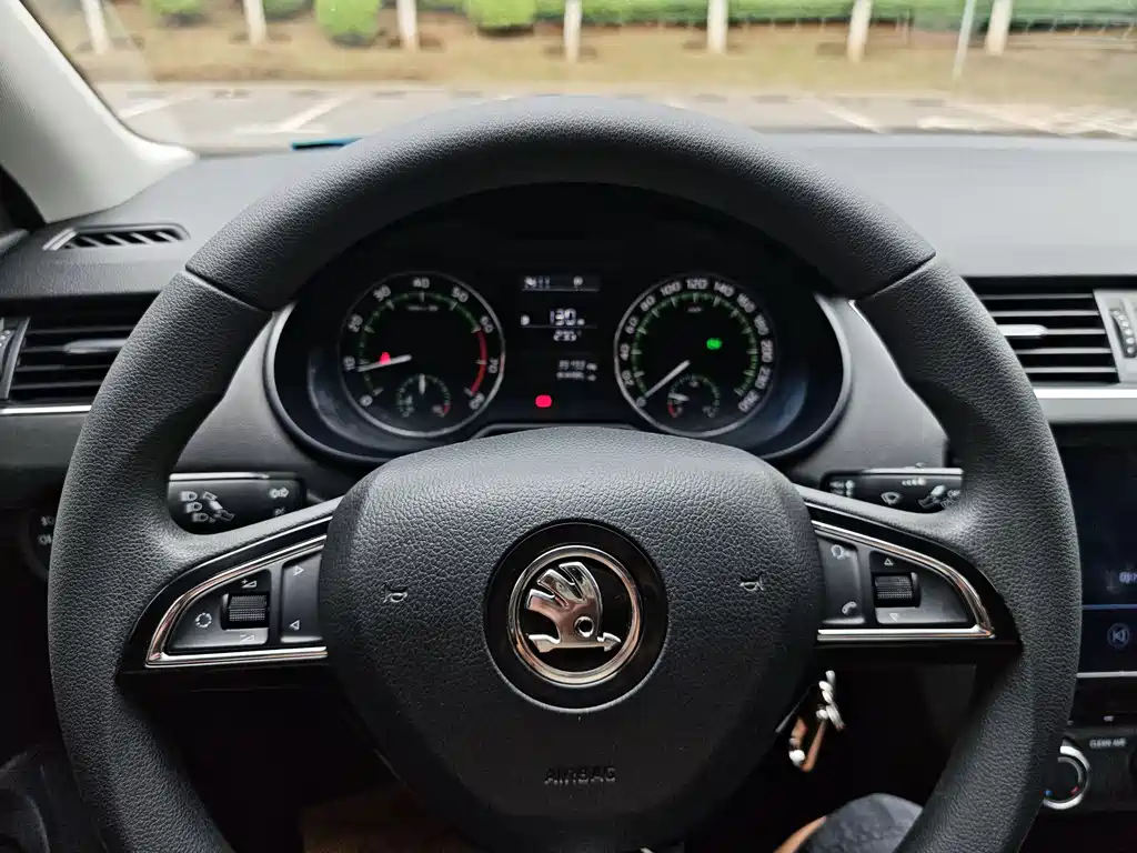 Skoda Octavia 2019 — фото 17