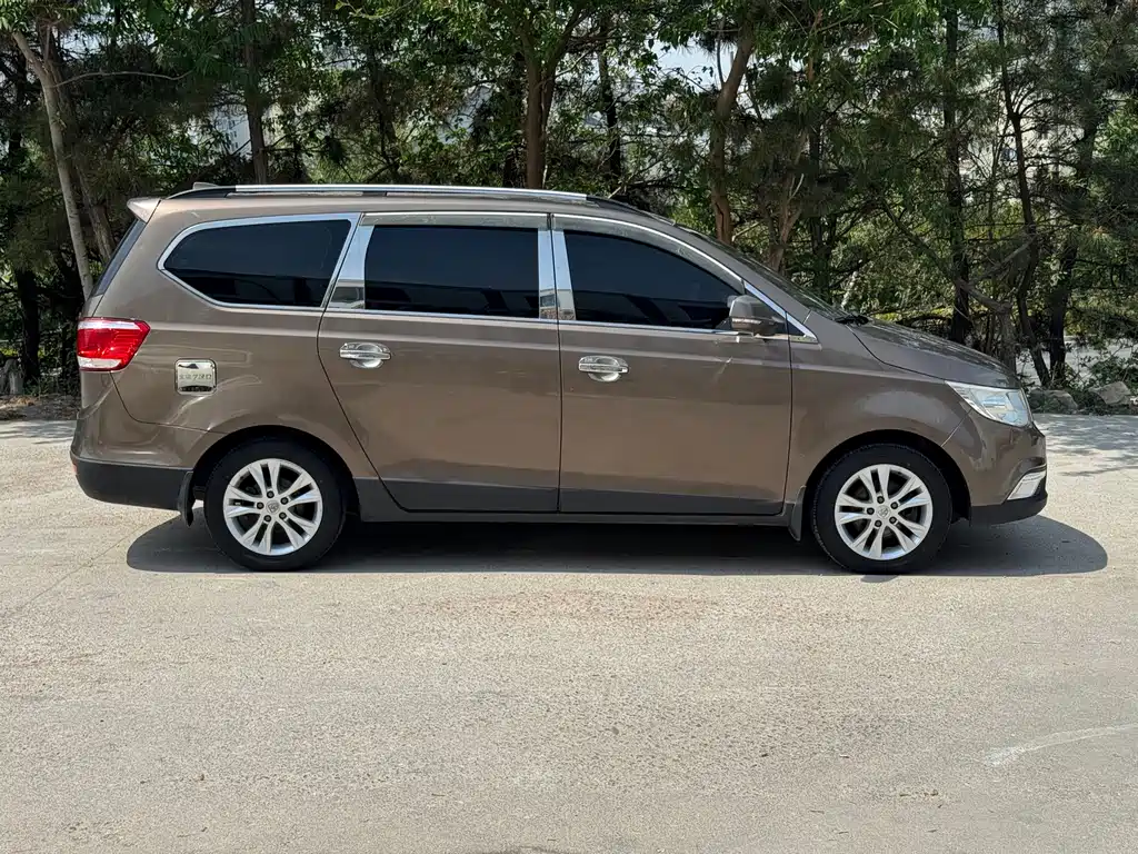 Baojun 730 2015