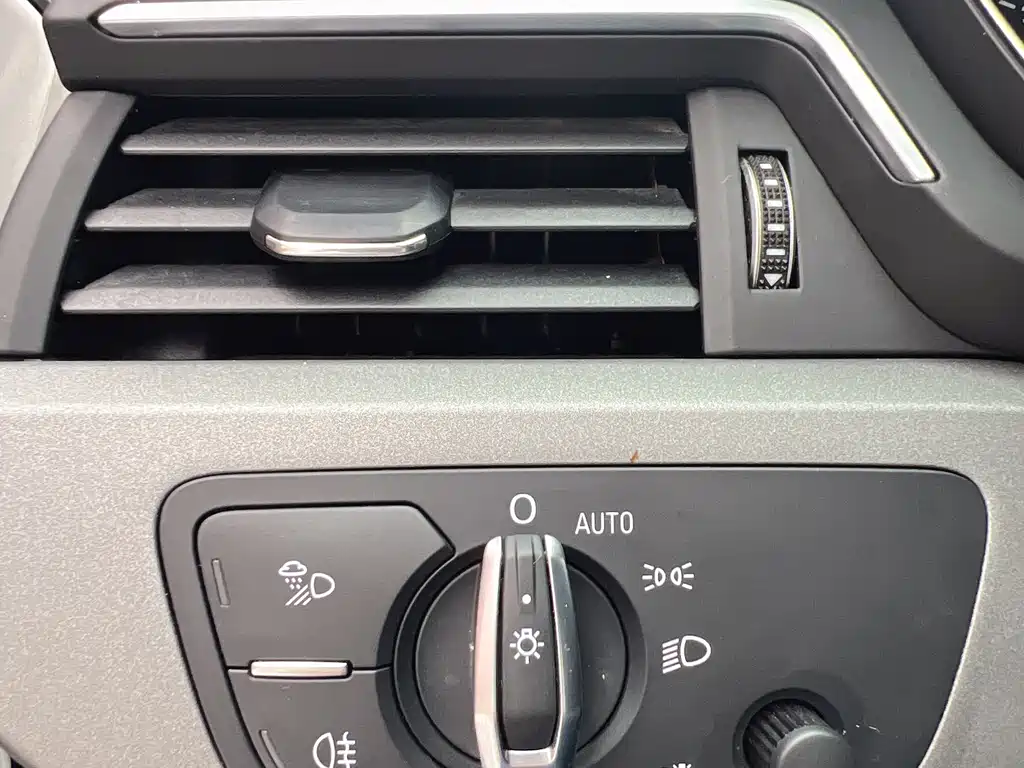 Audi A4L 2018 — фото 15