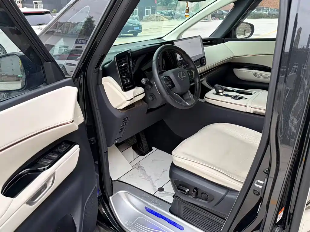 Lexus LM 2025 — фото 15