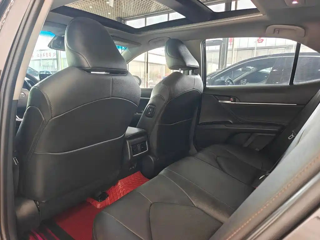 Toyota Camry 2022 — фото 10