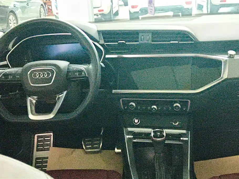 Audi Q3 2021 — фото 12