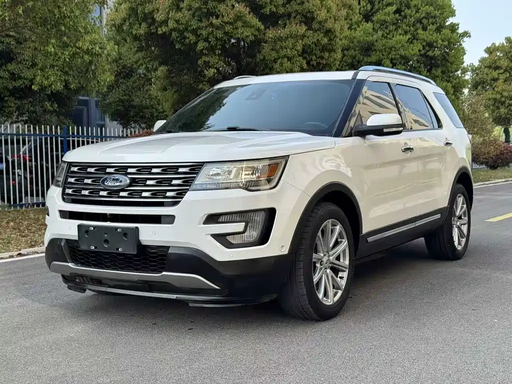 Ford Explorer 2017 — фото 1