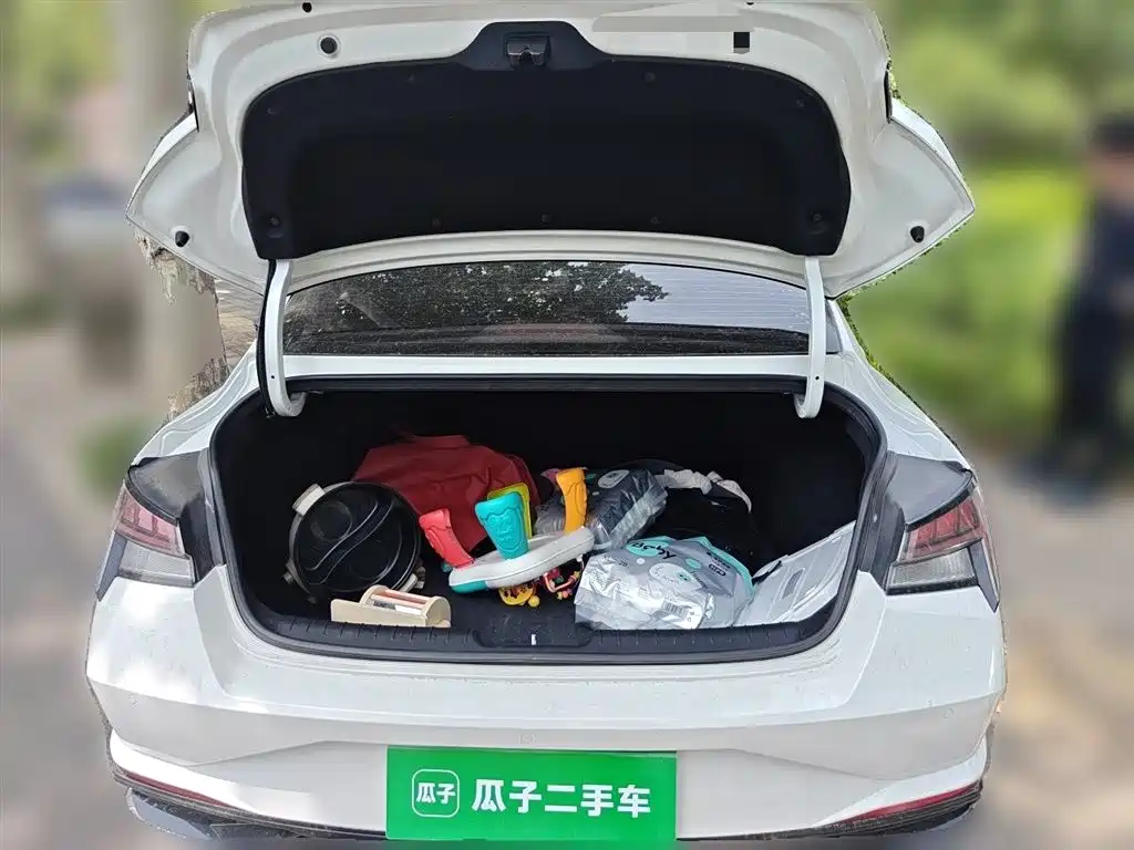 Hyundai Elantra 2022 — фото 10