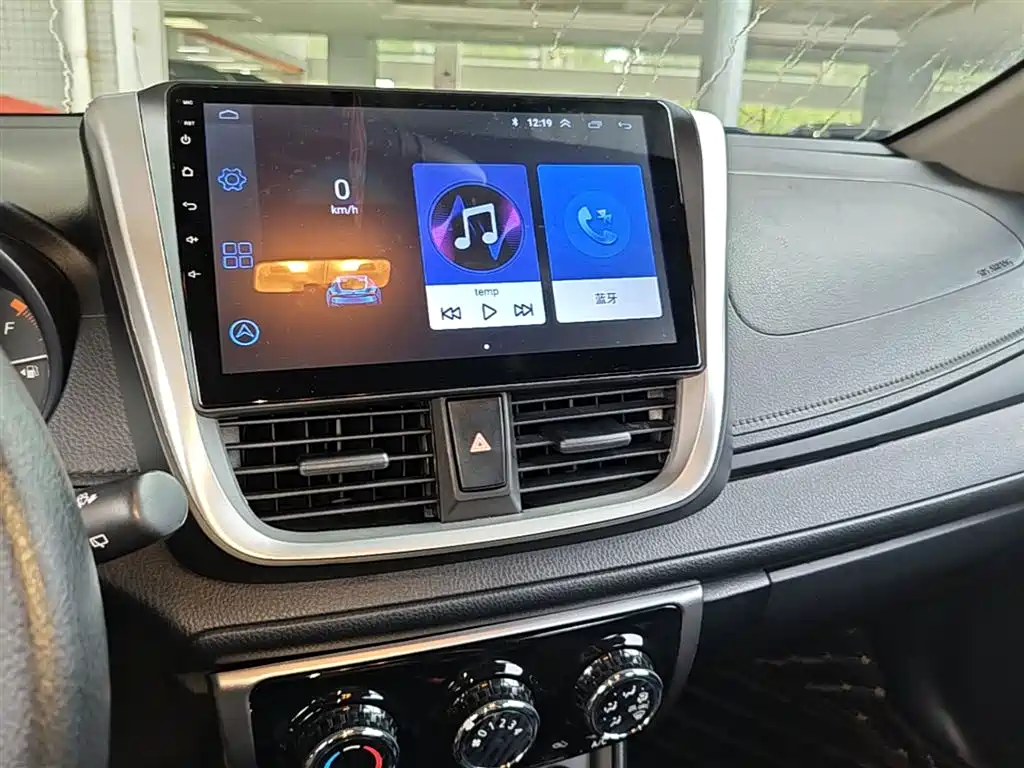 Toyota Yaris L 2021 — фото 13