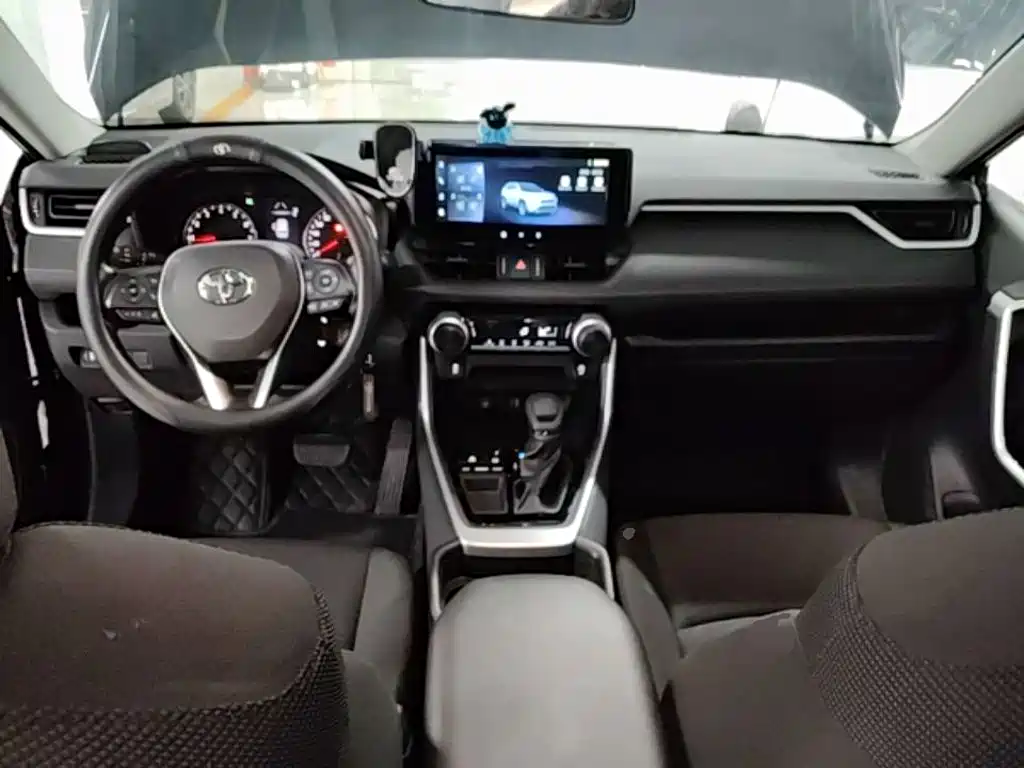 Toyota RAV4 2025 — фото 10