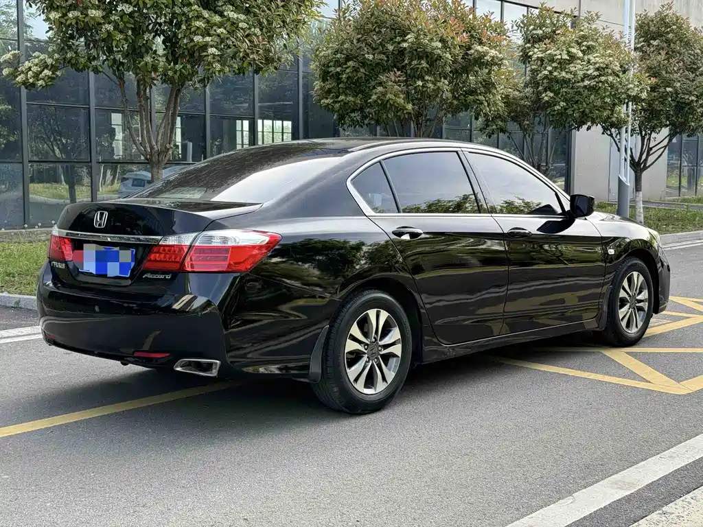 Honda Accord 2015 — фото 6