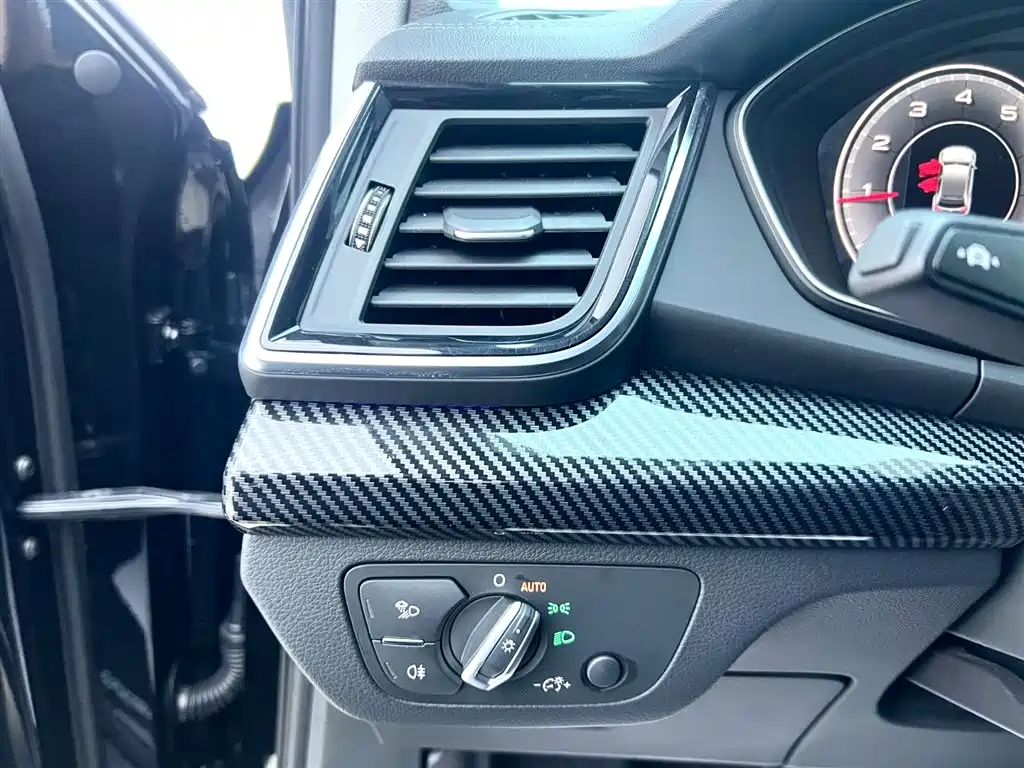 Audi Q5L 2023 — фото 14