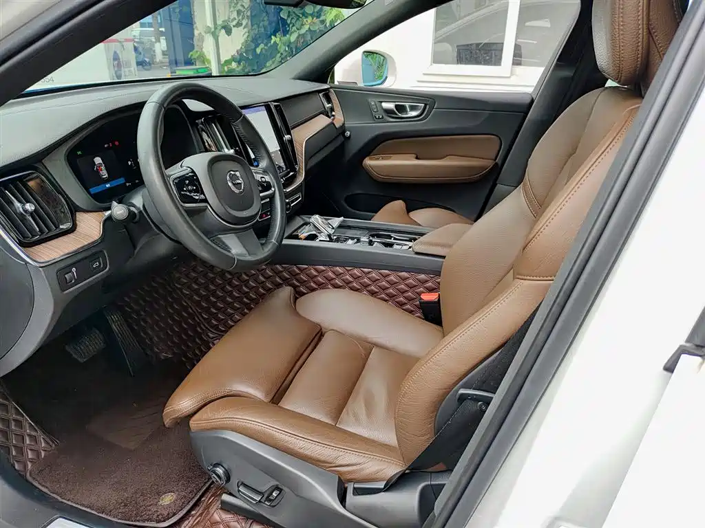 Volvo XC60 2022