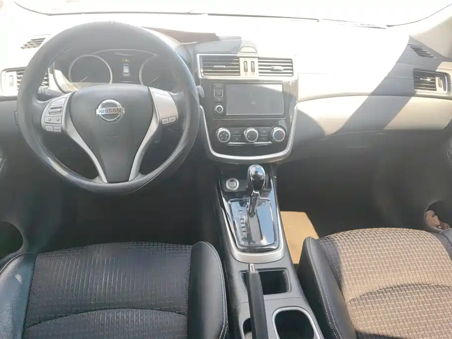Nissan Tiida 2018 — фото 12