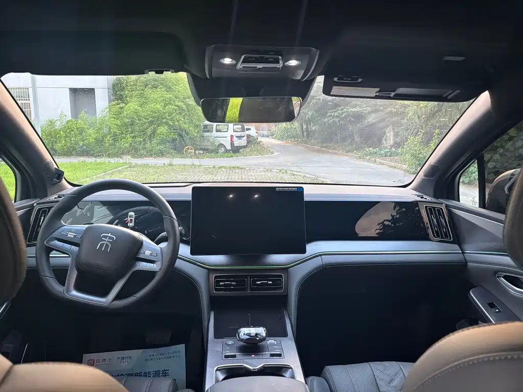 BYD L DM-i 2025 — фото 8