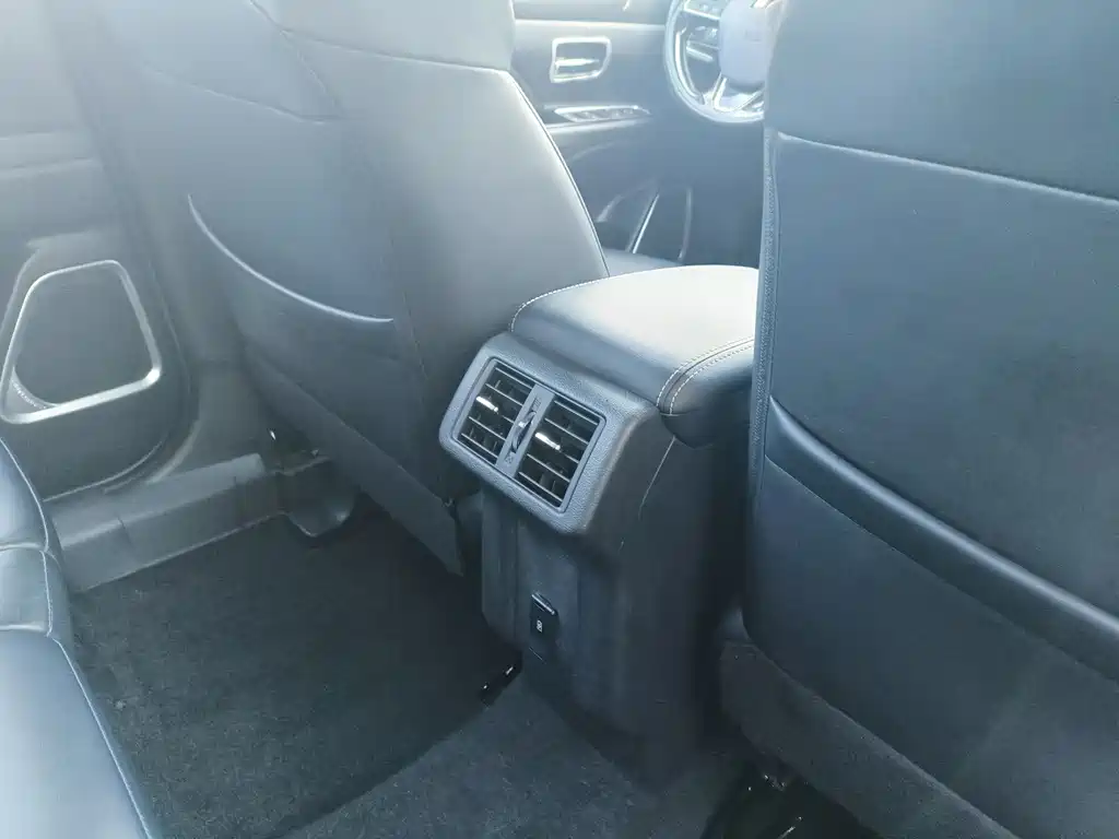 Mitsubishi Outlander 2021 — фото 11
