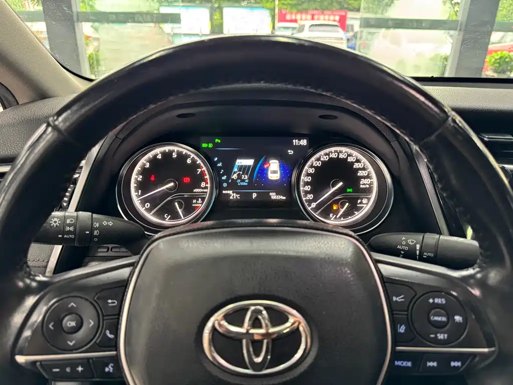 Toyota Camry 2020 — фото 17