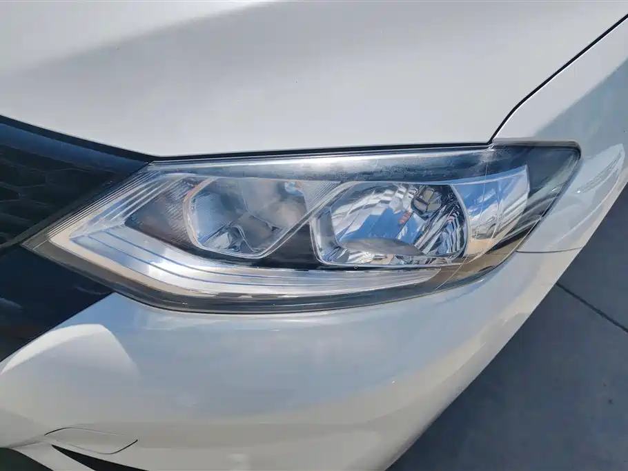 Nissan Tiida 2018 — фото 5
