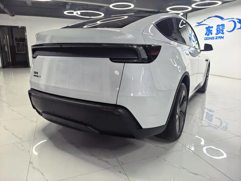 Tesla Model Y 2026 — фото 4