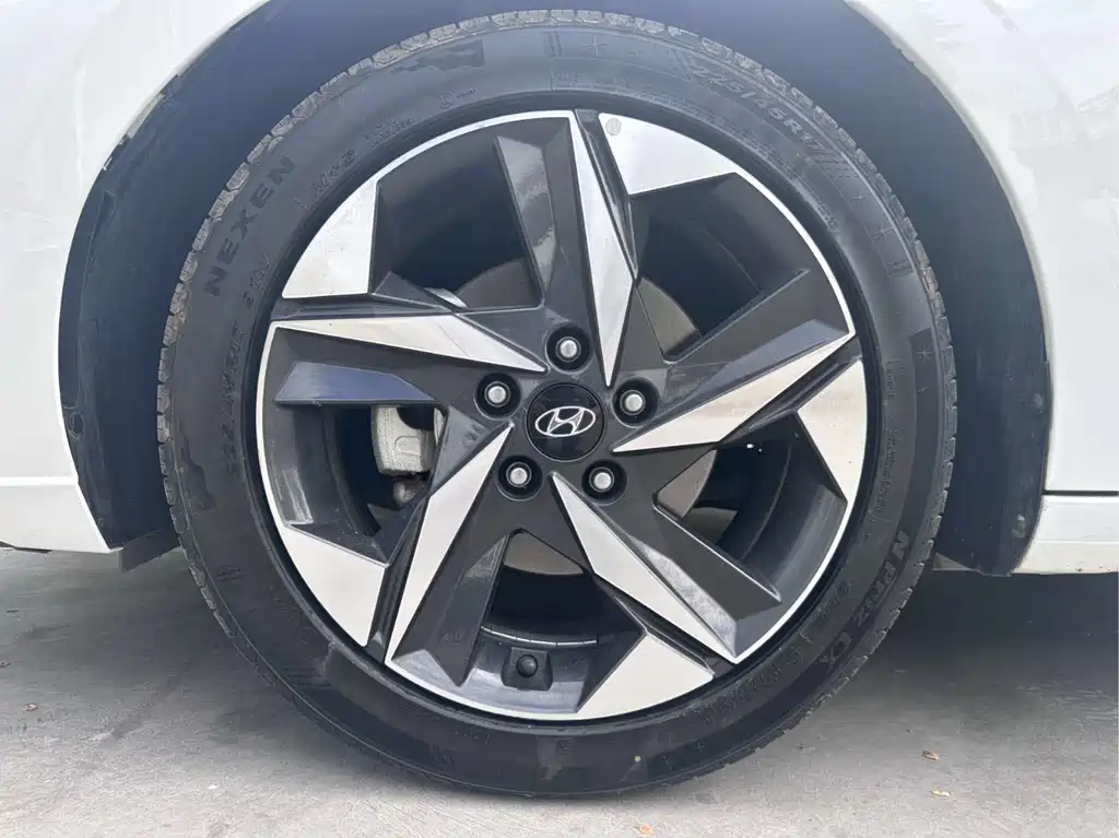 Hyundai Elantra 2021