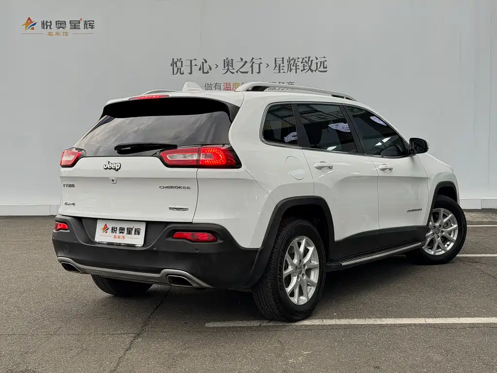 Jeep Cherokee 2016 — фото 6