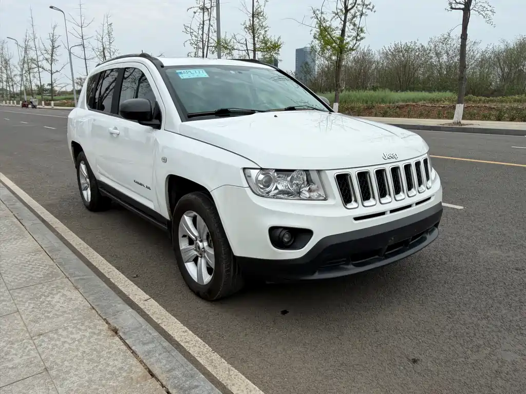 Jeep Compass 2013 — фото 11
