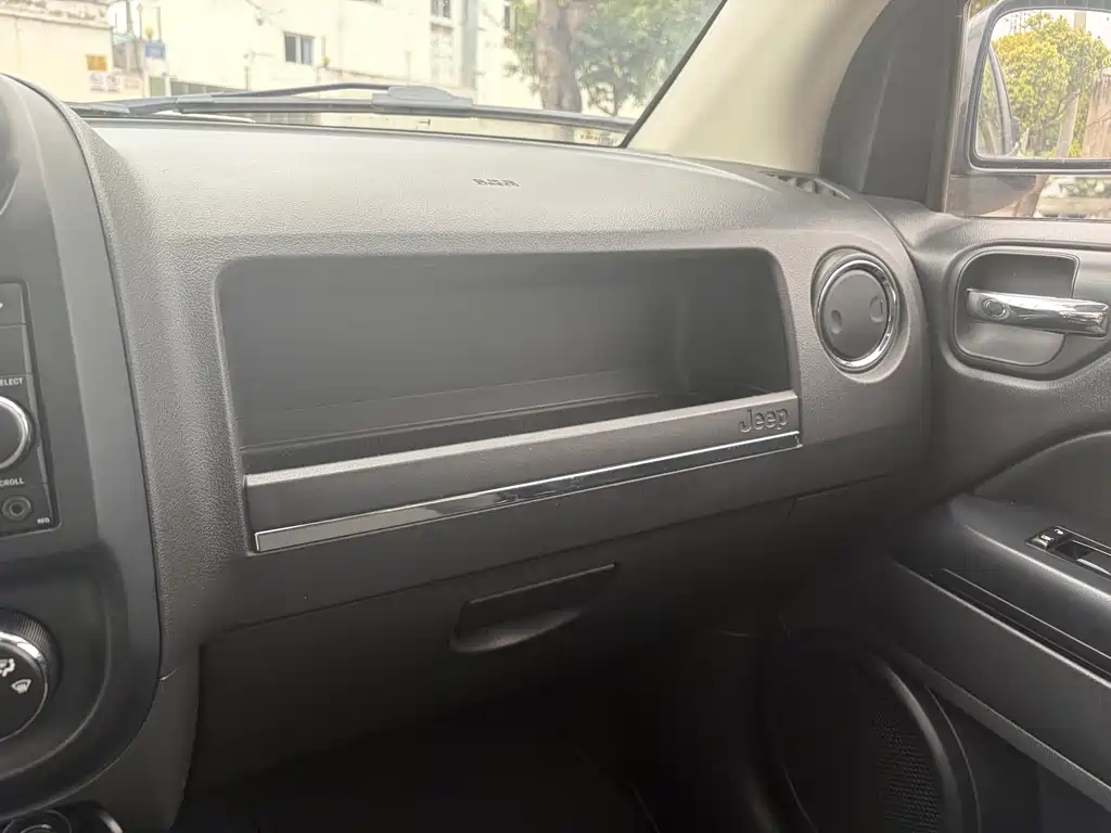 Jeep Compass 2013 — фото 15