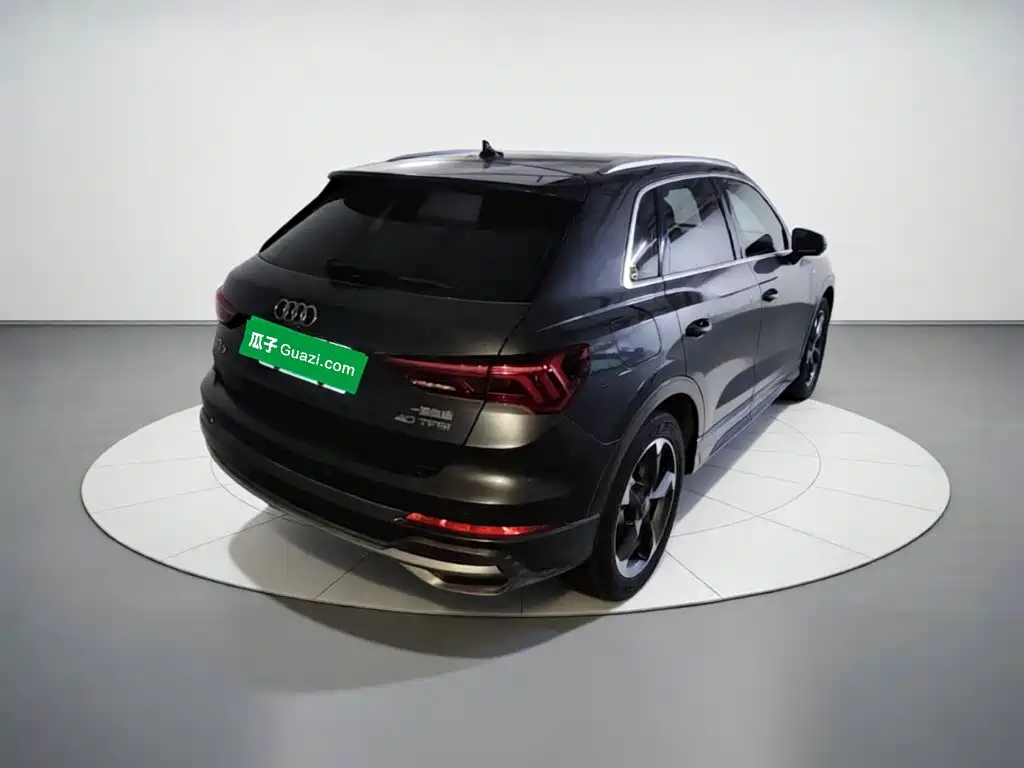 Audi Q3 2019 — фото 12