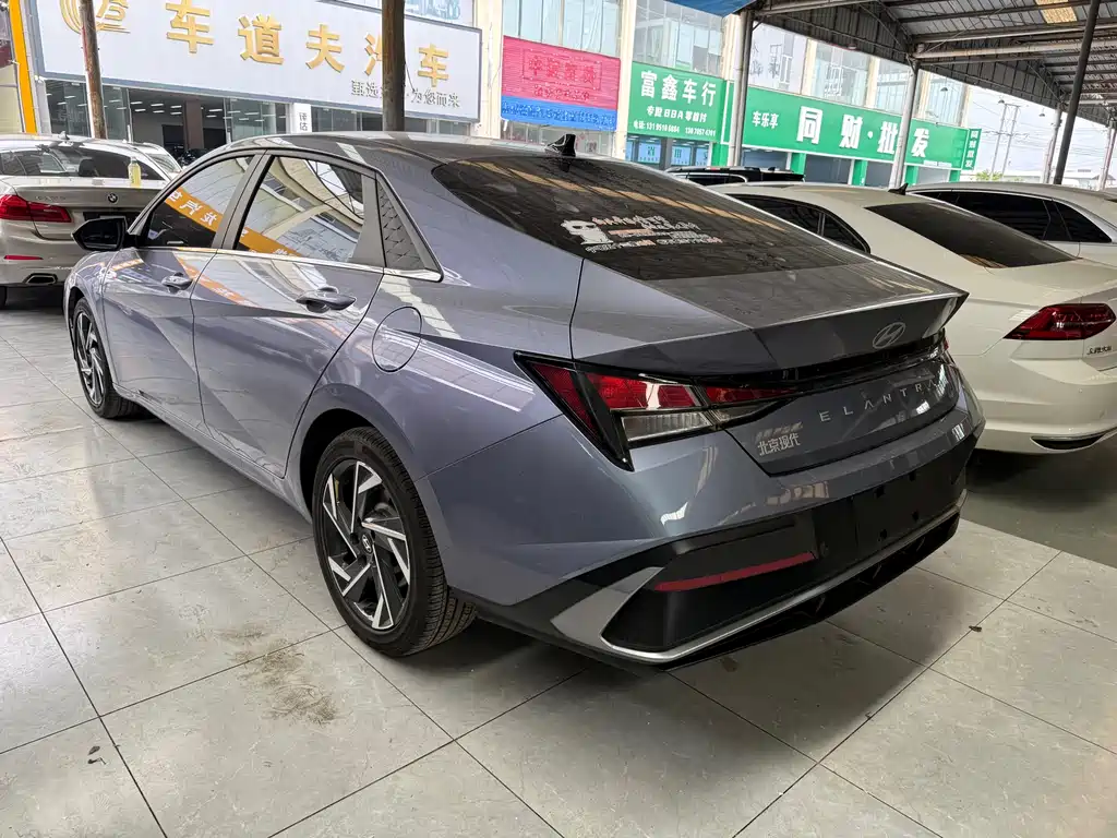Hyundai Elantra 2024
