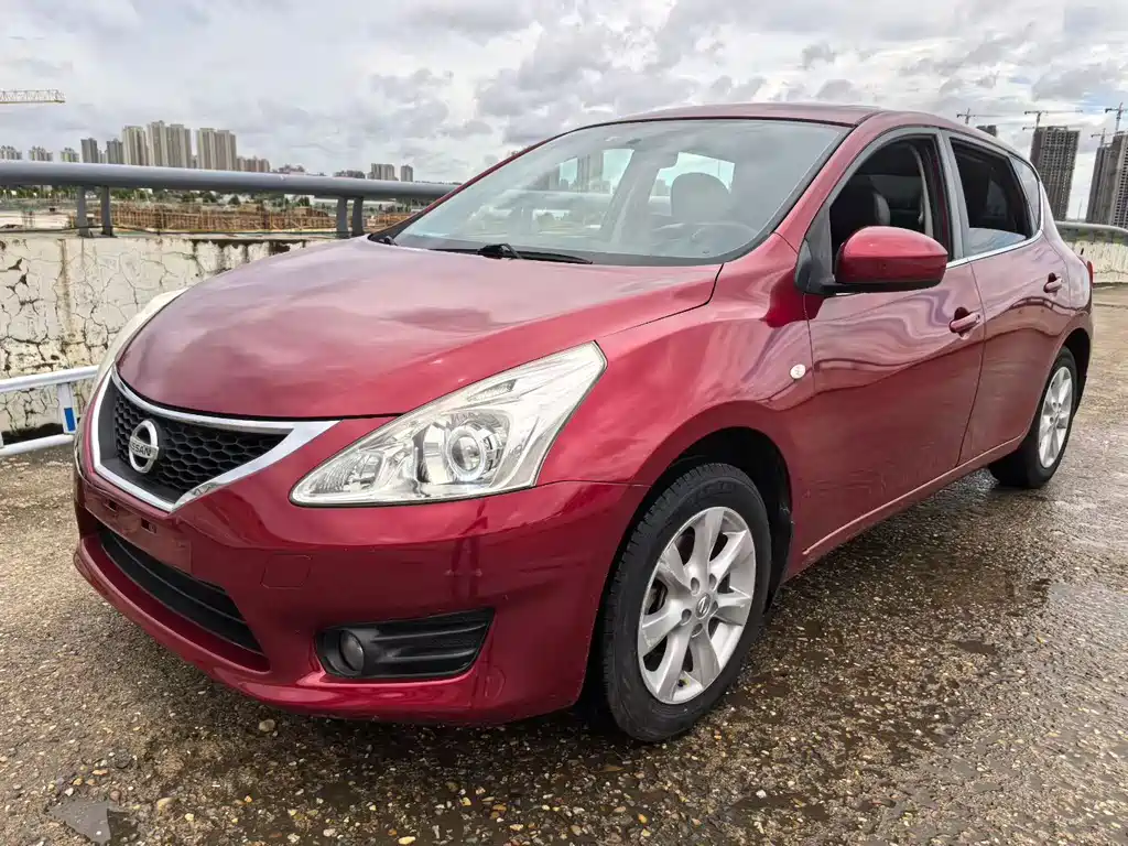Nissan Tiida 2012