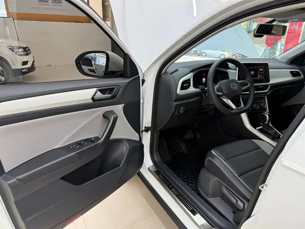 Volkswagen T-Roc 2023 — фото 8