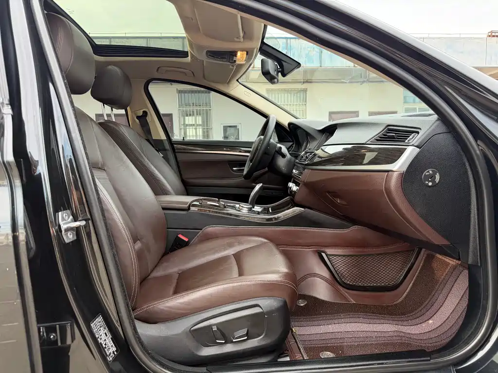 BMW 5 Series 2015 — фото 11