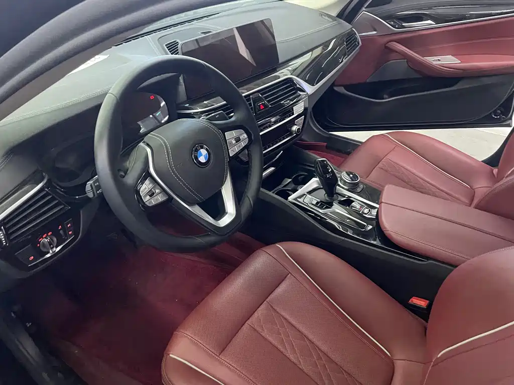 BMW 5 Series 2021 — фото 20