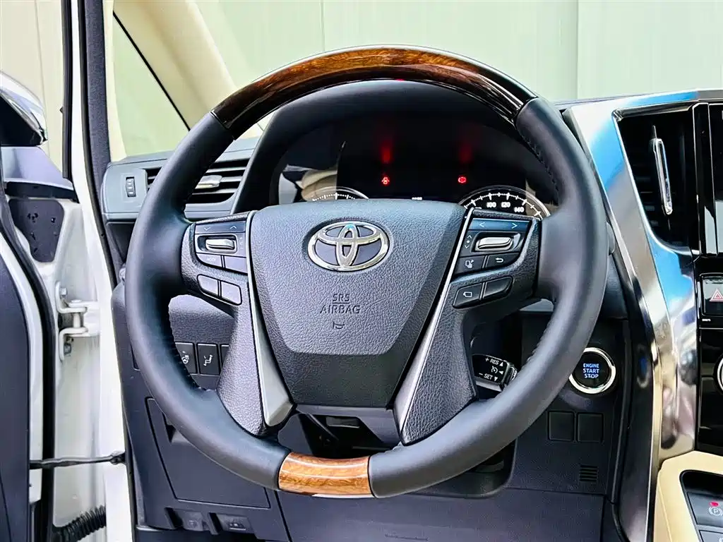 Toyota Alphard 2017 — фото 10