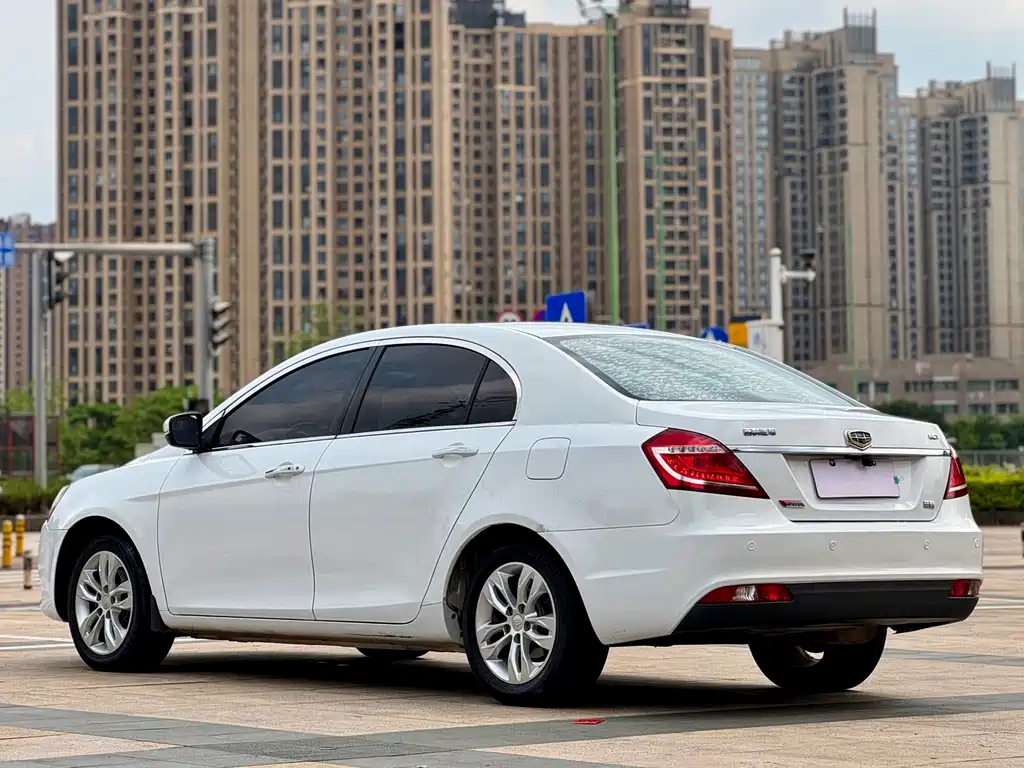 Geely Emgrand 2015 — фото 10