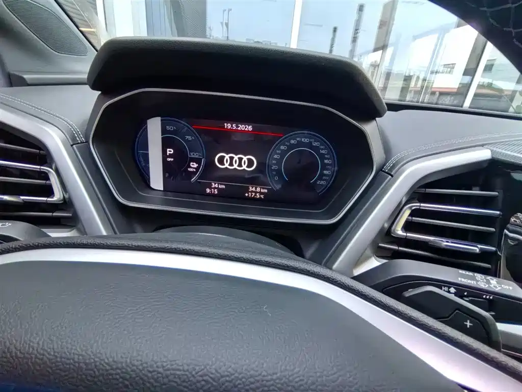 Audi Q4 e-tron — фото 11