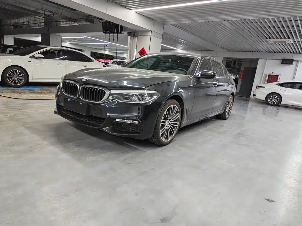 BMW 5 Series 2018 — фото 1