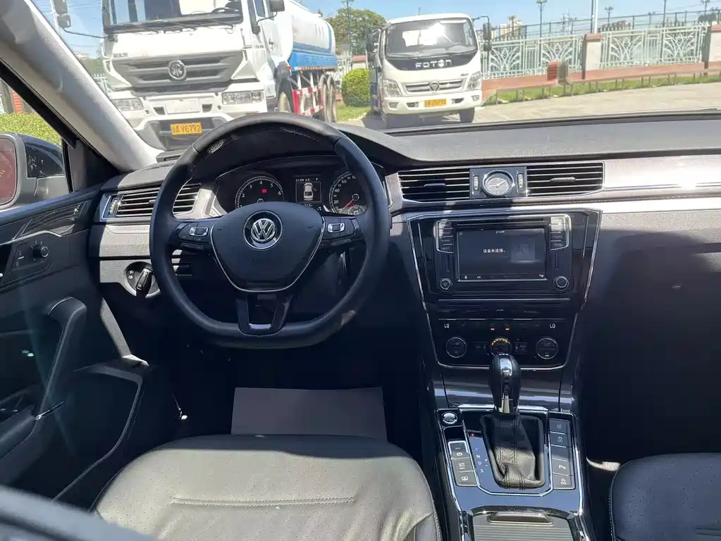 Volkswagen Passat 2017 — фото 18