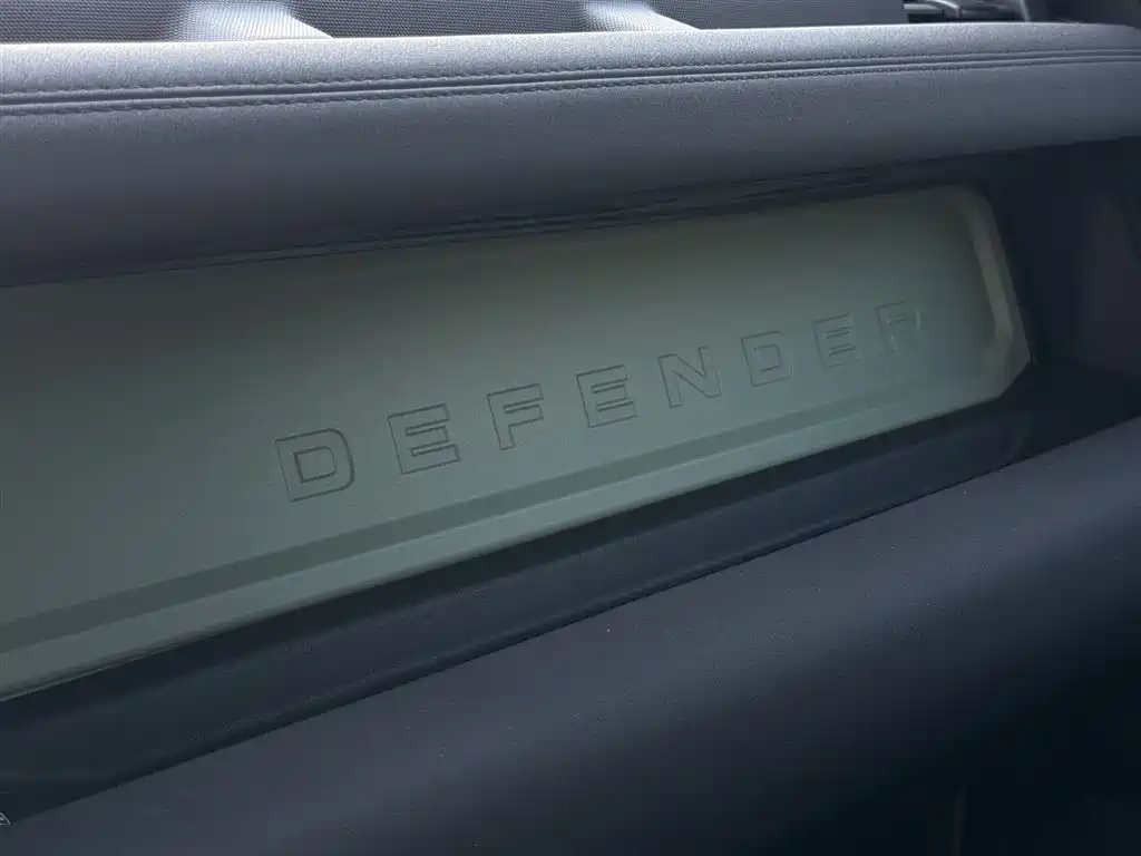 Land Rover Defender 2023 — фото 26