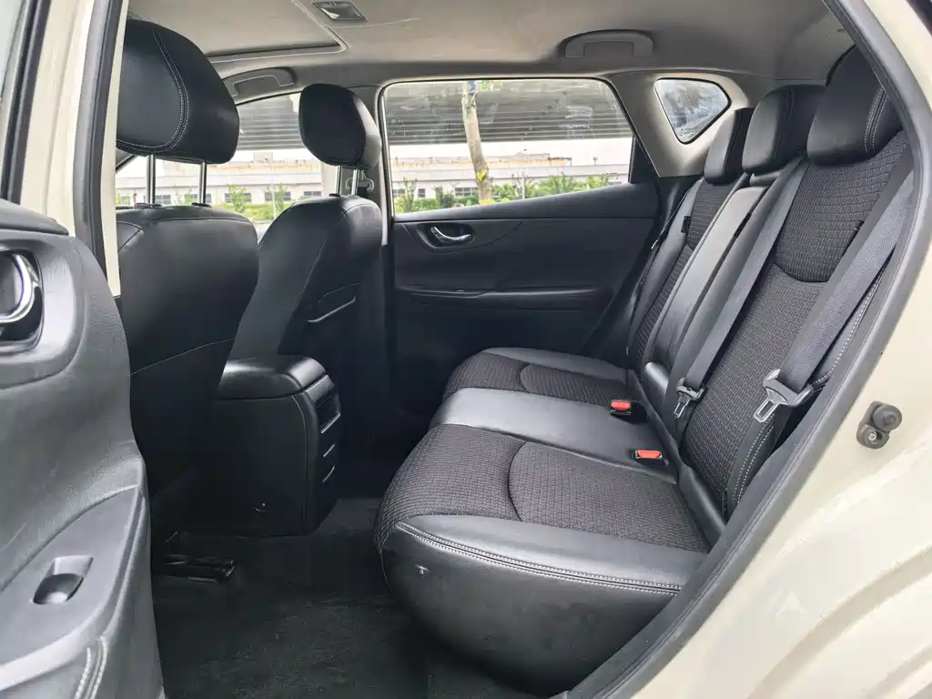 Nissan Tiida 2018 — фото 14