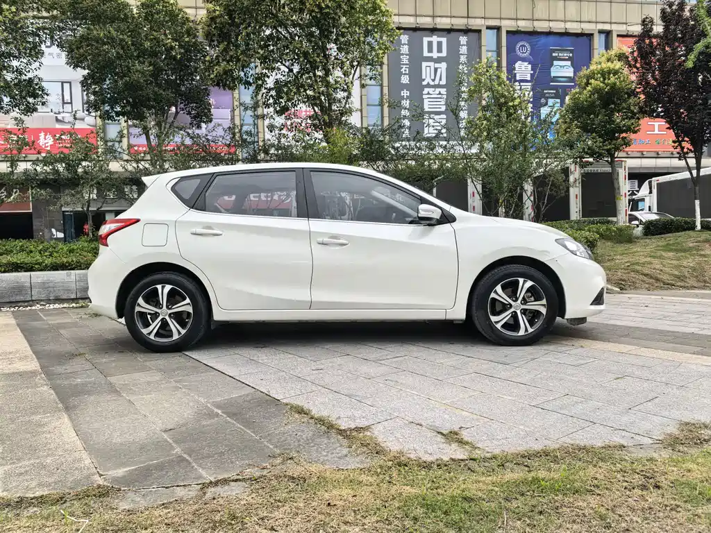 Nissan Tiida 2018 — фото 16