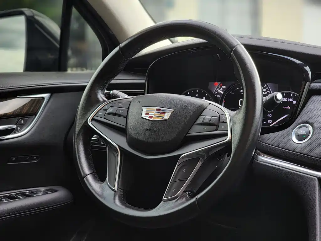 Cadillac XT5 2018 — фото 14