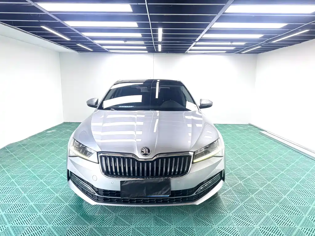 Skoda Superb 2023 — фото 2