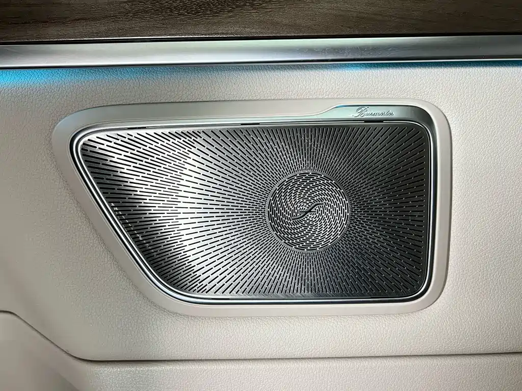 Mercedes-Benz V-Class 2023 — фото 22