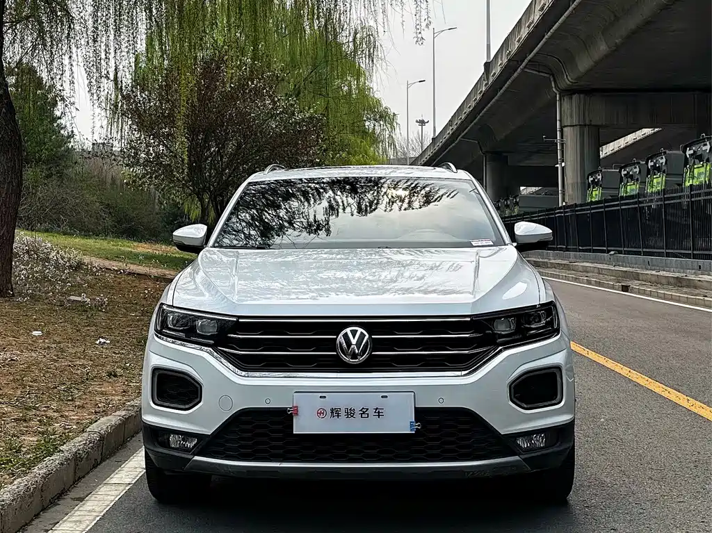Volkswagen T-Roc 2020 — фото 1